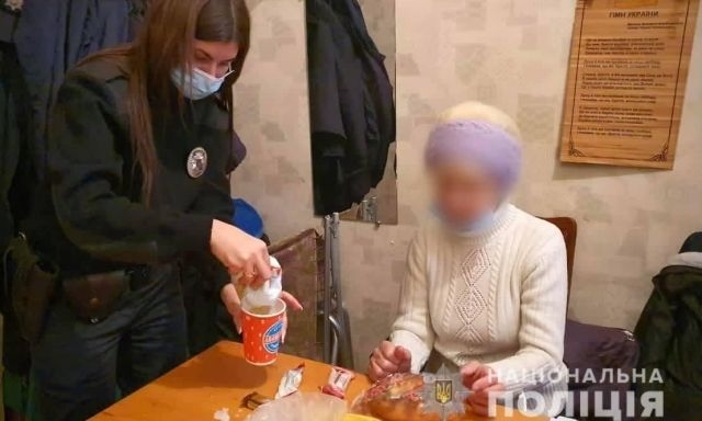 Сын выгнал на улицу пожилую мать – из ее собственной квартиры