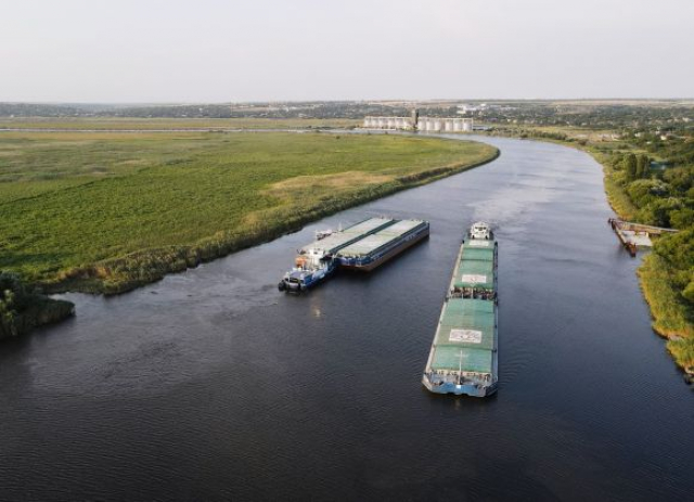 Компания «НИБУЛОН» впервые применила на Южном Буге караванную перевозку зерна