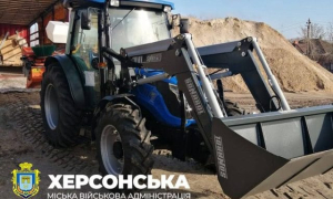 Япония передала Херсонской громаде тракторы SONAROL SNR 210.