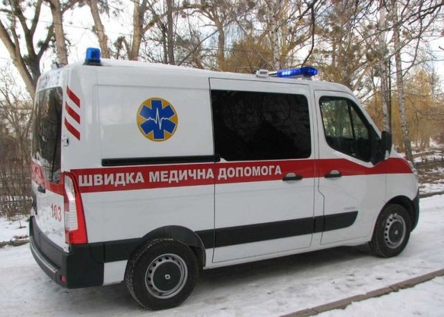 Подростка со спицей в бедре увезла скорая помощь